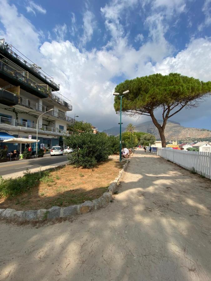 Апартаменты Mondello Sea House Палермо Экстерьер фото